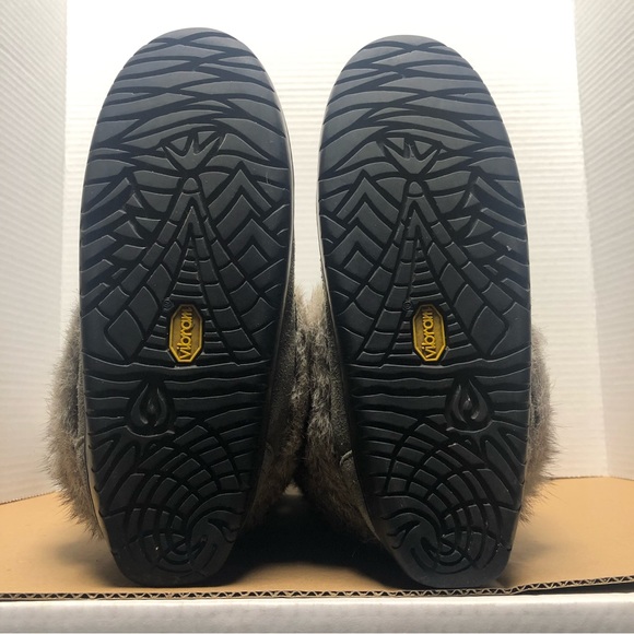 MANITOBAH MUKLUKS Snowy Owl Fur and Suede Beaded Winter Boots in Grey - Size 6 - Picture 3 of 16